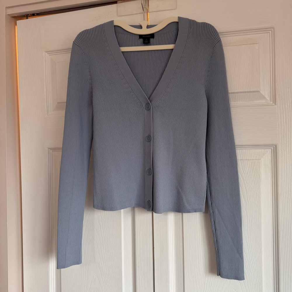 Women's V-Neck Button-Up Cropped Sweater Baby Blue